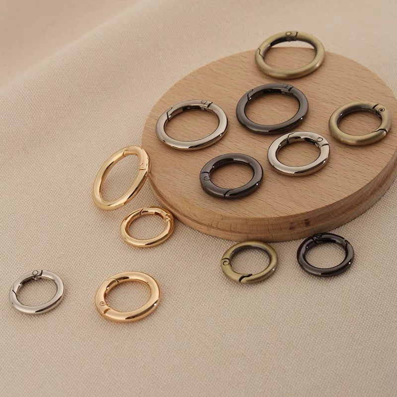 Metal spring open split rings set with mixed silver and dark metal tones
