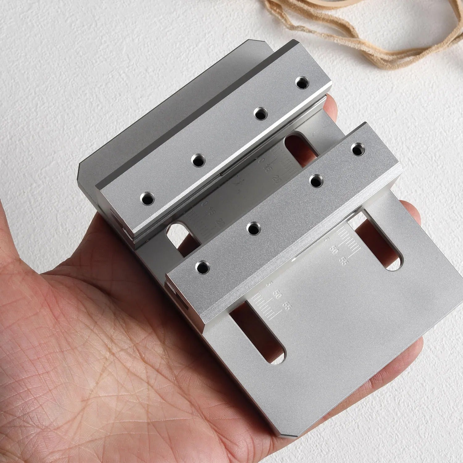 Belt edge trimmer tool with top clamping plate and adjustable metal guide rails