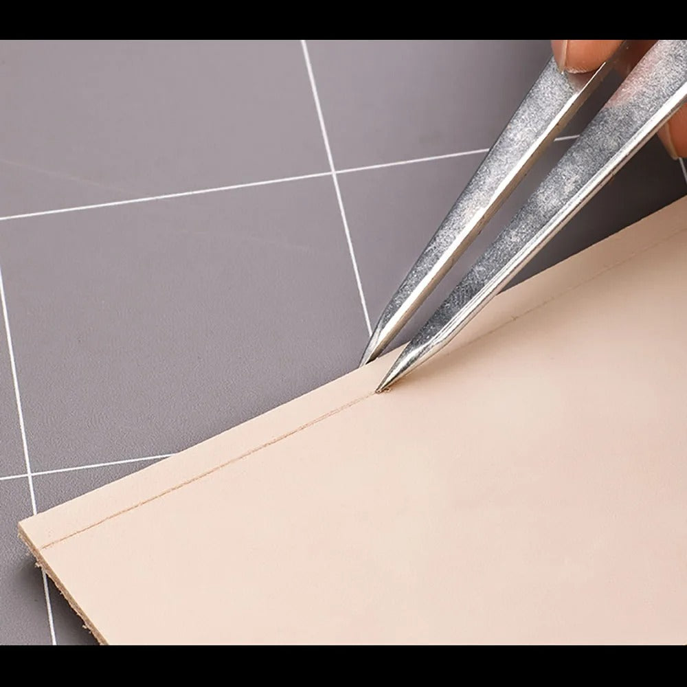 Wing divider tool with lockable adjustment, silver pointed legs for tile spacing