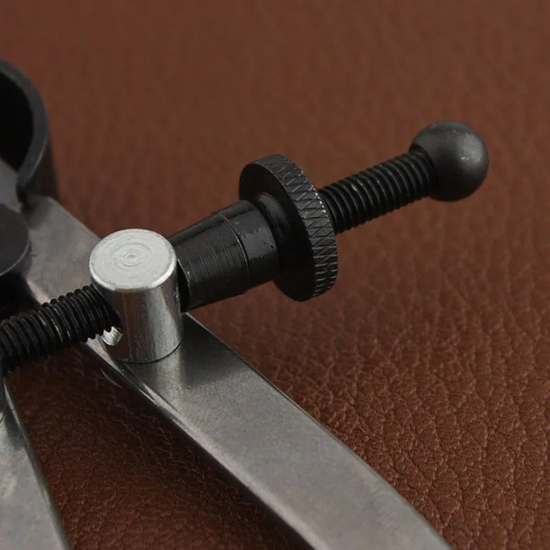 Wing divider adjustment bar with lockable black screw knob and silver metal arms