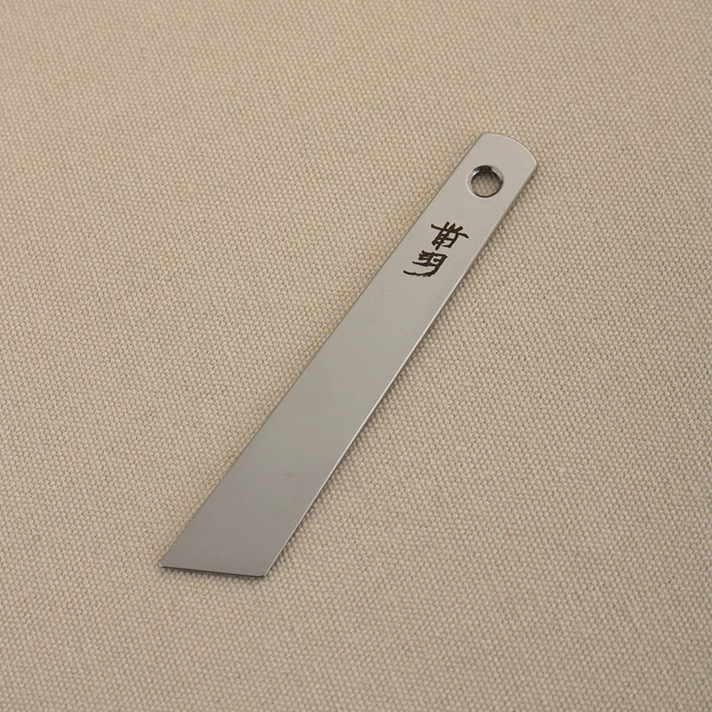 Mirror-polished stainless steel glue applicator, long narrow blade with one hole